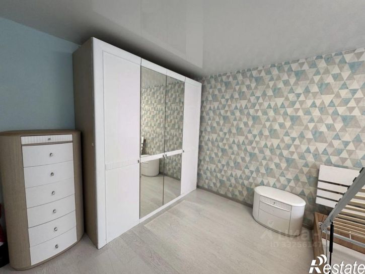 3-комн квартира пр-кт Космонавтов, 12,  д. 12
