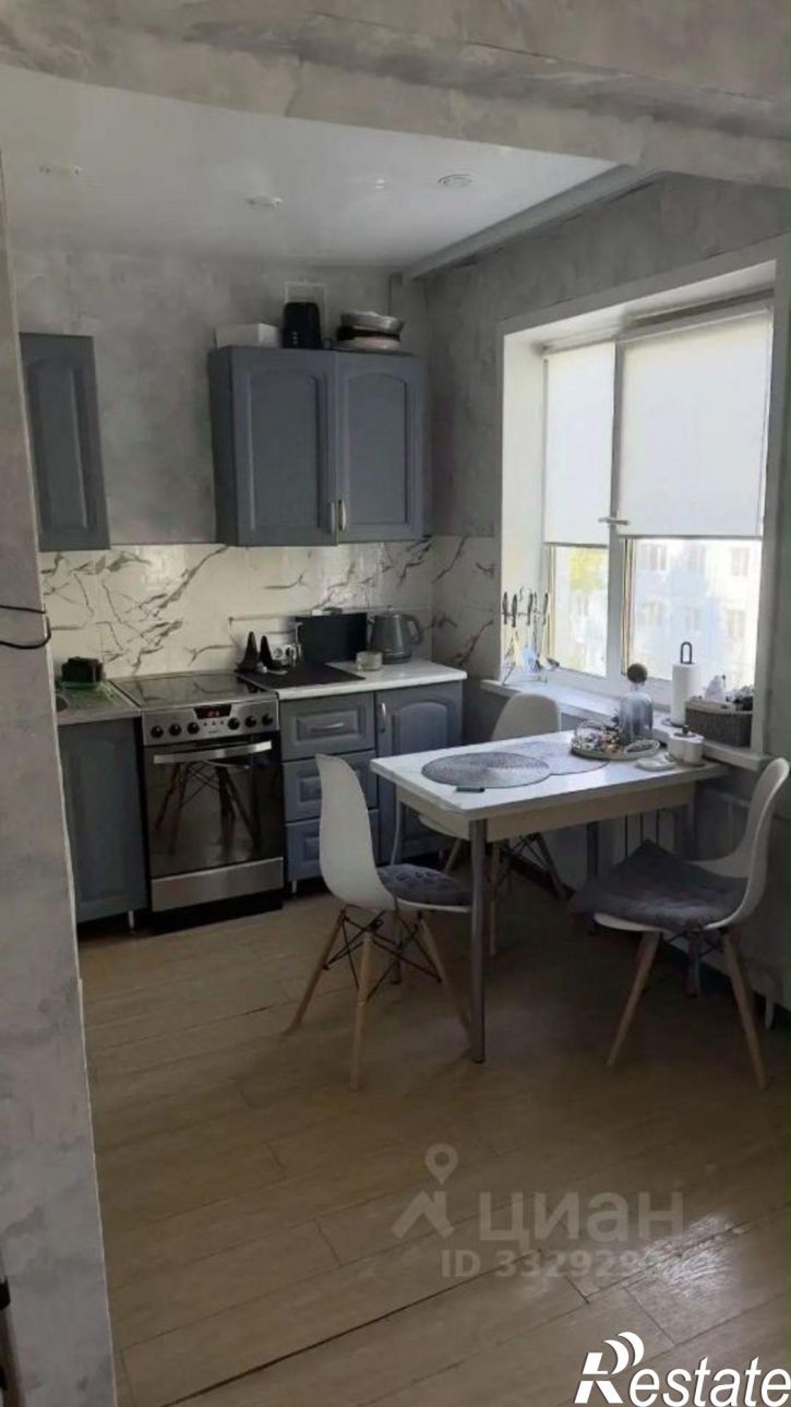 3-комн квартира пр-кт Космонавтов, 8,  д. 8