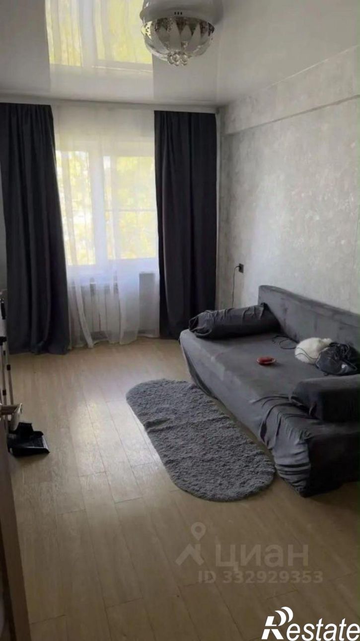 3-комн квартира пр-кт Космонавтов, 8,  д. 8