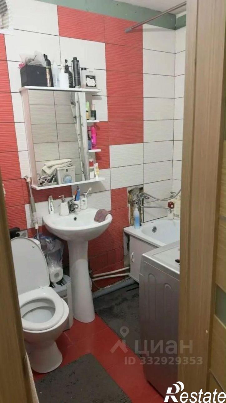 3-комн квартира пр-кт Космонавтов, 8,  д. 8