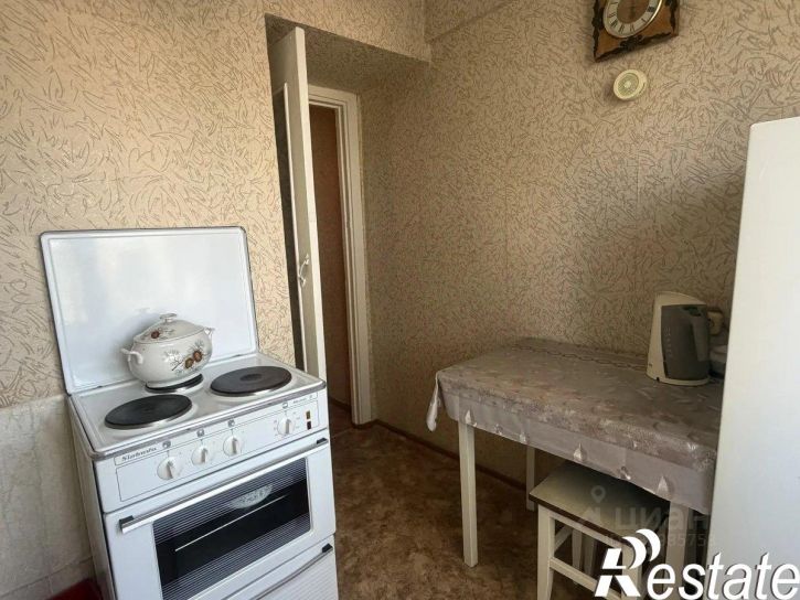 2-комн квартира Молотовая улица, 80,  д. 80