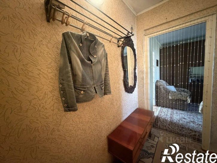 2-комн квартира Молотовая улица, 80,  д. 80